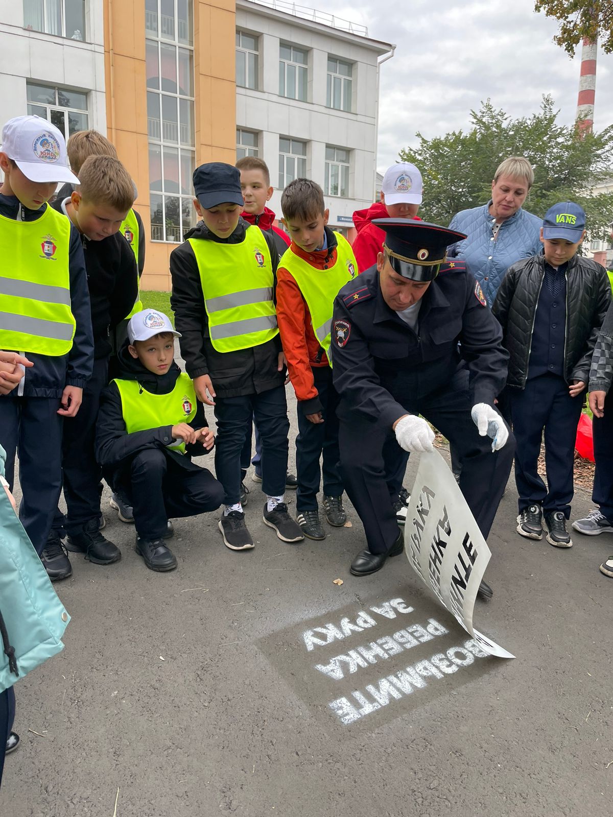 Возьми ребенка за руку